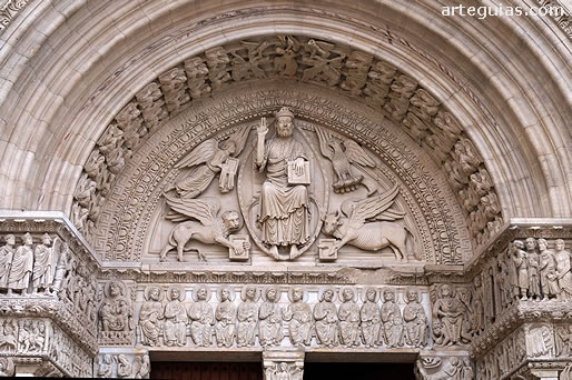 T&iacute;mpano de la portada: Cristo en Majestad y el Tetramorfos m&aacute;s los ap&oacute;stoles