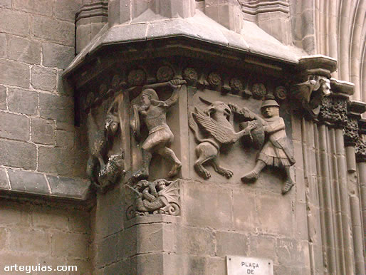 Relieves de la Portada de San Ivo