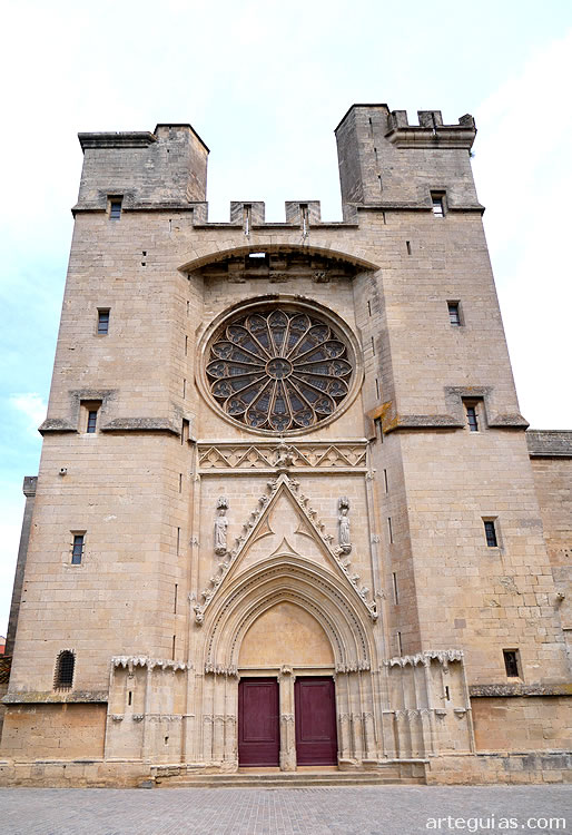 Fachada de la catedral francesa