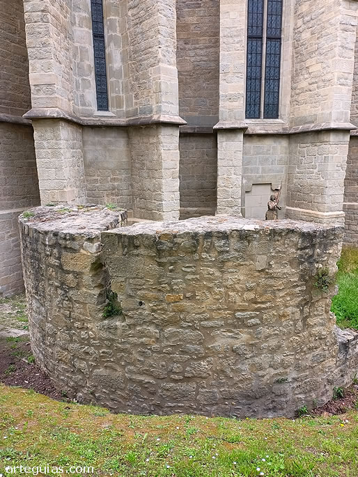 Lienzo de muralla junto a la cabecera