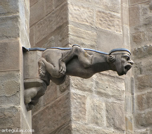 G&aacute;rgola de tiempos de Viollet-le-Duc