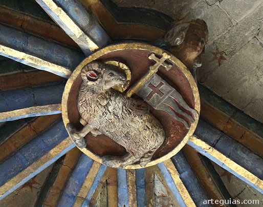 Clave de b&oacute;veda con un Agnus Dei