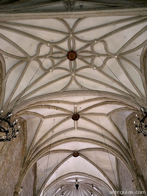 Bóvedas de crucería de la nave