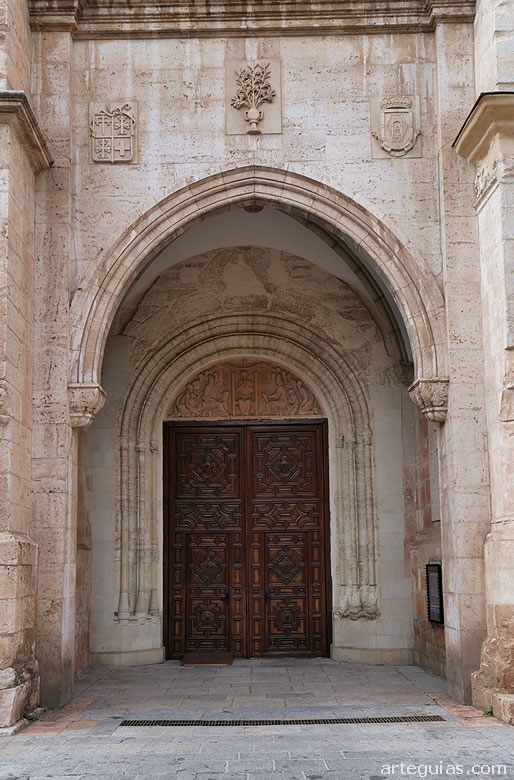 Puerta del Mediodía o de los Reyes