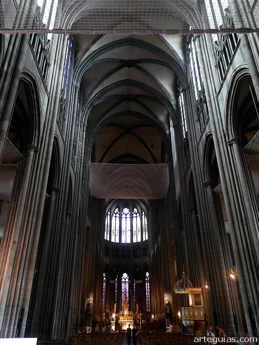 Catedral de Clermont-Ferrand: nave central
