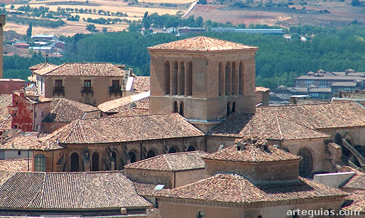 La catedral en la lehanía con la Torre del Ángel
