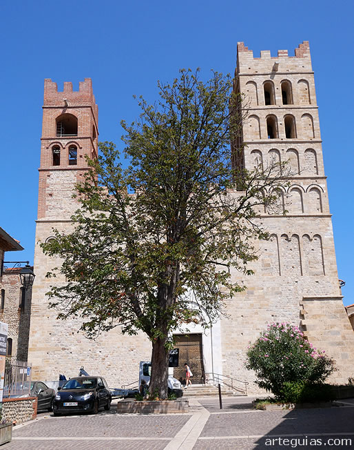Fachada occidental de la catedral de Elna
