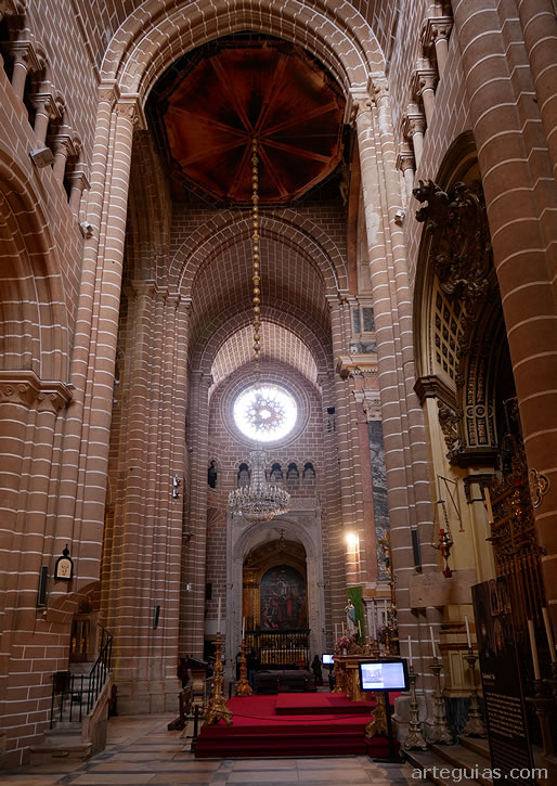 Catedral de &Eacute;vora: Nave del transepto