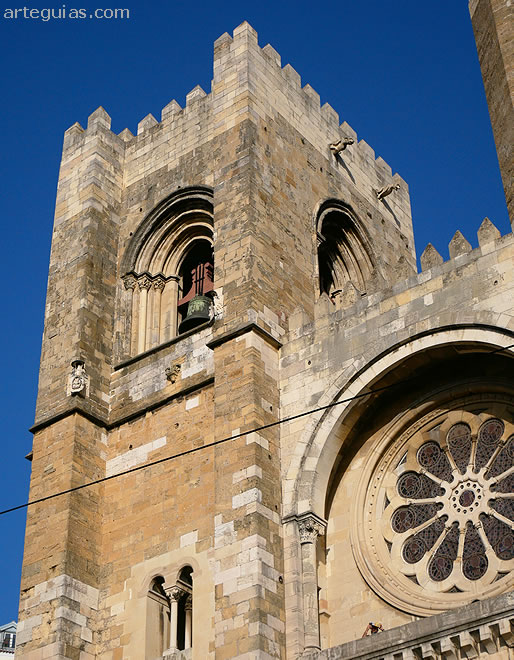 Torre campanario norte