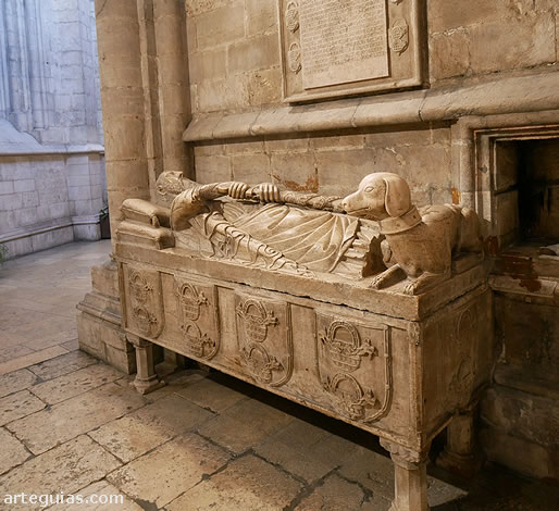 Sarc&oacute;fago g&oacute;tico