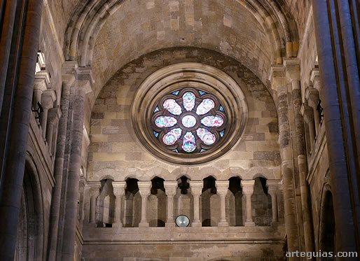 Muro de cierre de uno de los brazos del transepto