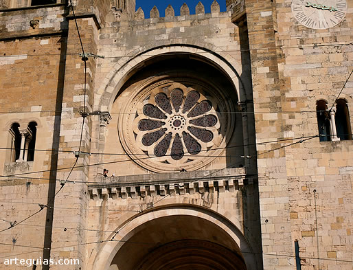 Vista exterior del roset&oacute;n de la fachada. Seo Lisboeta