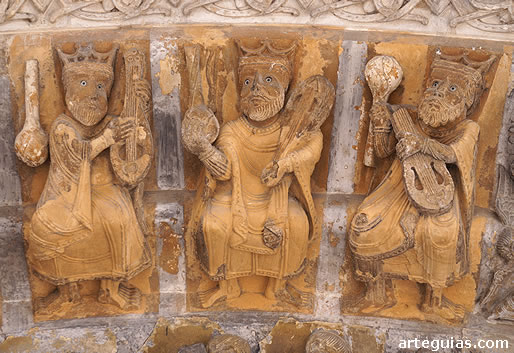 Detalle de una de las arquivoltas