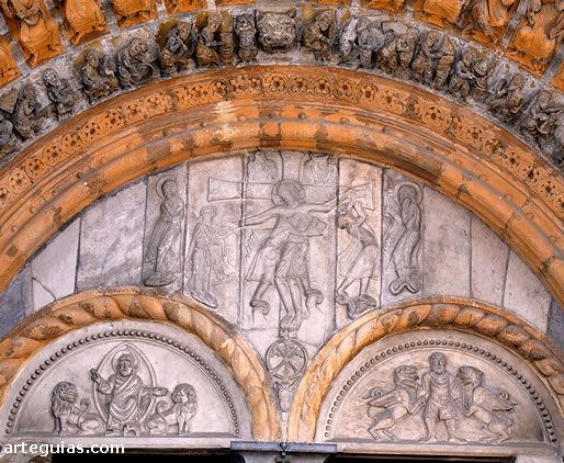 Catedral de Oloron-Sainte-Marie, Francia: t&iacute;mpano de la puerta