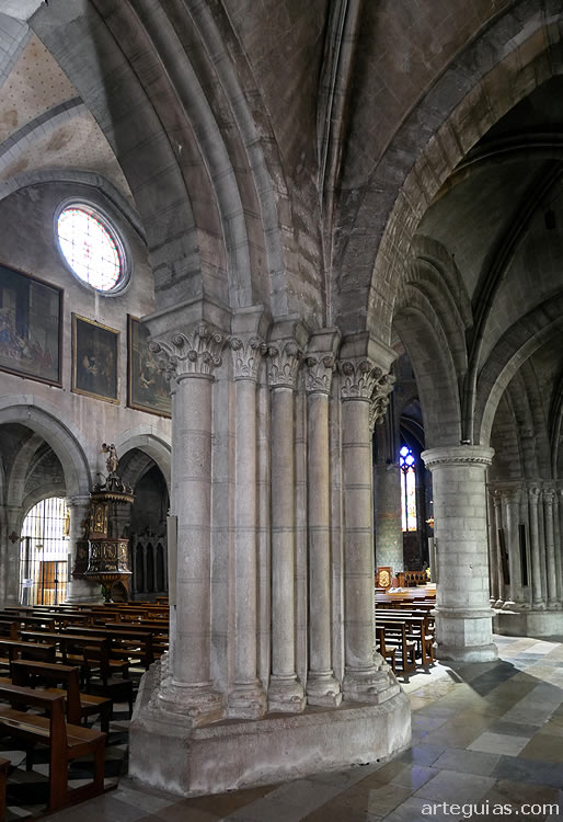 Interior de la catedral de Oloron