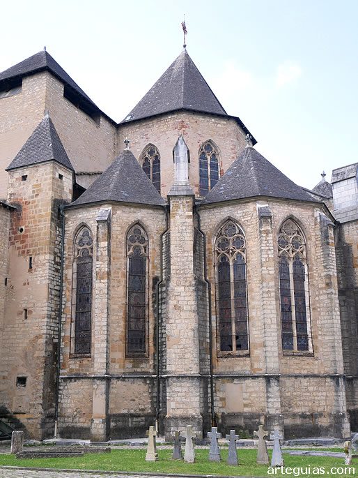 Cabecera g&oacute;tica con girola y capillas radiales