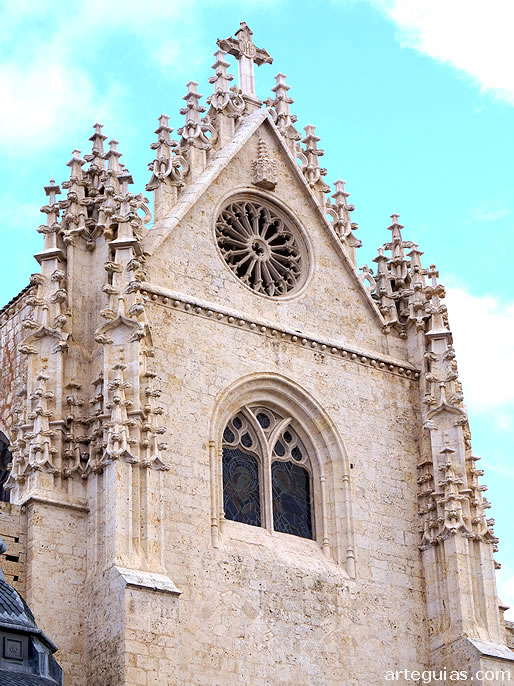 Hastial de la fachada