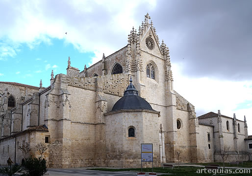 Fachada de la catedral de Palencia desde el noroeste