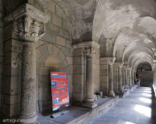 Una de las pandas del claustro