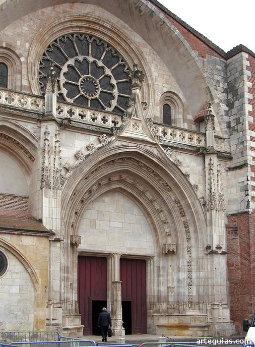 Catedral de Toulouse: fachada occidental