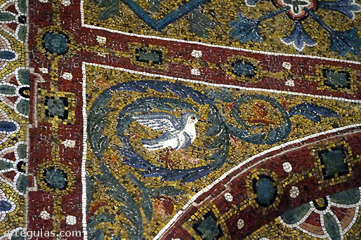 Detalle de uno de los mosaicos catedralicios