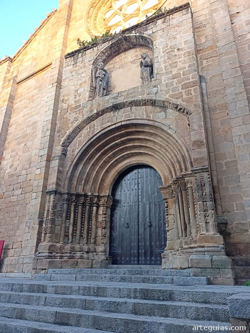 Portada de la Catedral Vieja de Plasencia