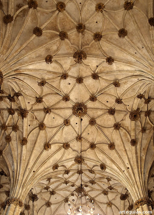 Catedral de Barbastro: bóvedas estrelladas del interior