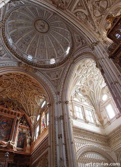 C&uacute;pula y b&oacute;vedas del templo cristiano del siglo XVI