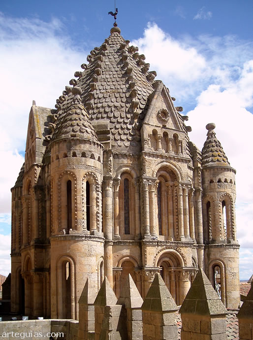 Torre del Gallo, c&eacute;lebre cimborrio de la Catedral Vieja de Salamanca