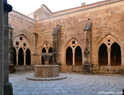 Pandas del siglo XV del claustro de la catedral placentina