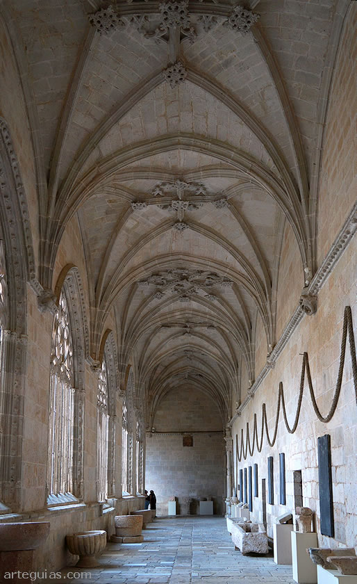 Claustro g&oacute;tico de comienzos del siglo XVI