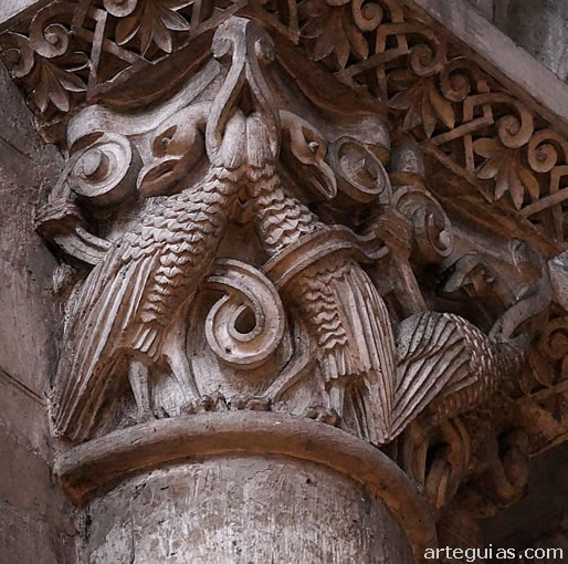 Capitel con aves