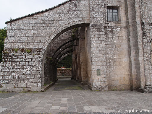 Arbotantes de contenci&oacute;n del costado norte