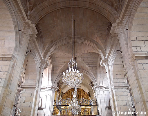 Colegiata de Iria Flavia: nave central de la bas&iacute;lica clasicista