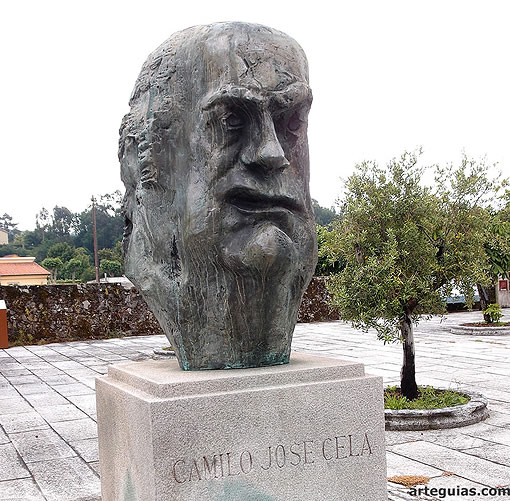 Busto escult&oacute;rico de Camilo Jos&eacute; Cela,  natura de Iria Flavia