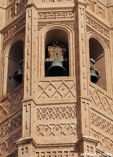 Detalle de la decoración de esta soberbia torre mudéjar del siglo XVI