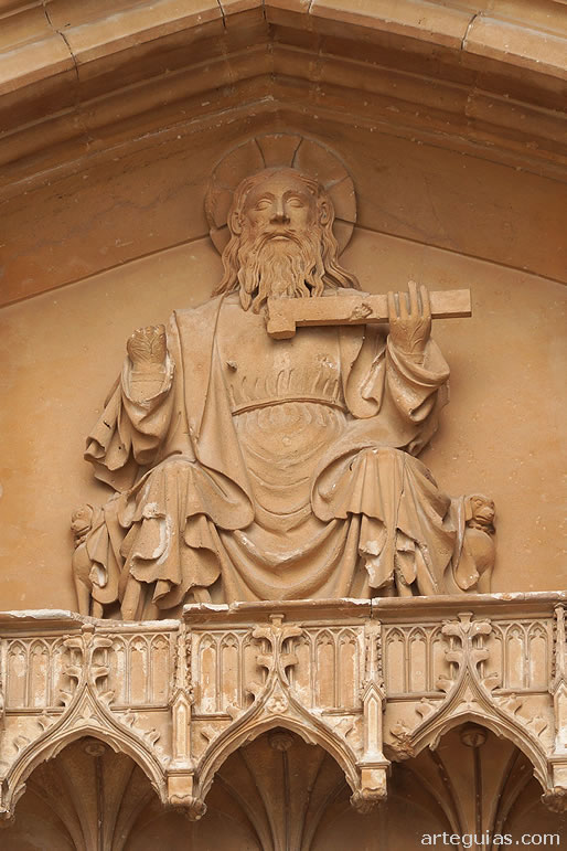 Detalle del t&iacute;mpano del Portal del Mirador de la seo mallorquina