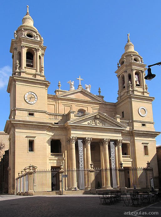 Fachada occidental neocl&aacute;sica