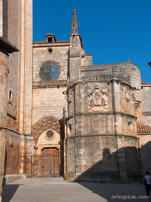 Fachada oeste del templo catedralicio