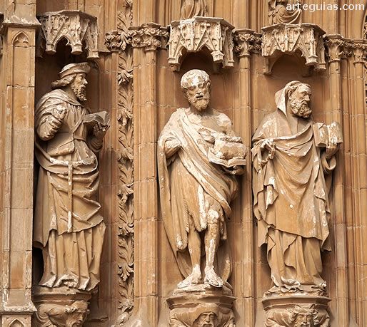 Jambas del Portal del Mirador con sus estatuas