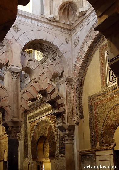 Zona de la mezquita pr&oacute;xima al mihrab
