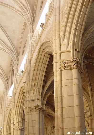 Pilares con columnas adosadas