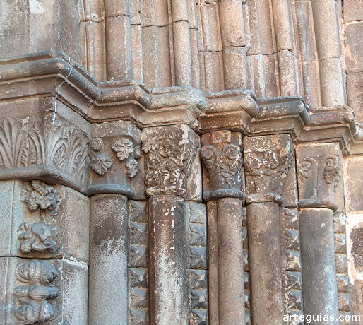Capiteles de la portada