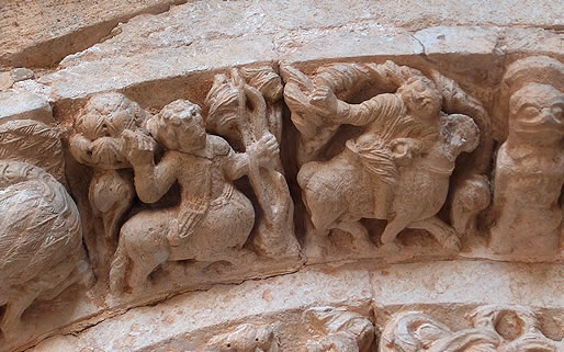 Relieve de estilo rom&aacute;nico silense en una arquivolta de la sala capitular