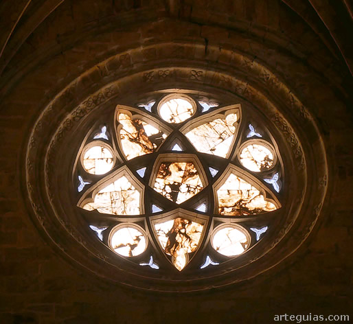 Roset&oacute;n de la fachada de la Catedral Vieja de Plasencia