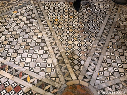 Opus Sectile en el suelo