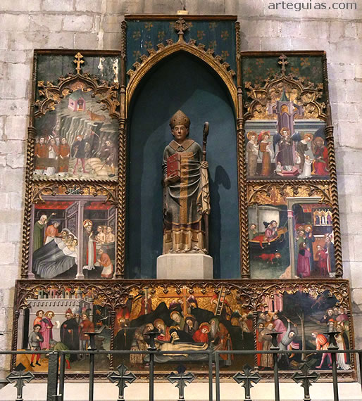 Uno de los muchos retablos g&oacute;ticos de la Seu de Manresa