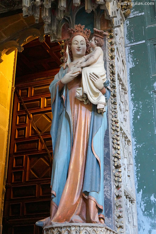 Grupo g&oacute;tico de la Virge con el Ni&ntilde;o