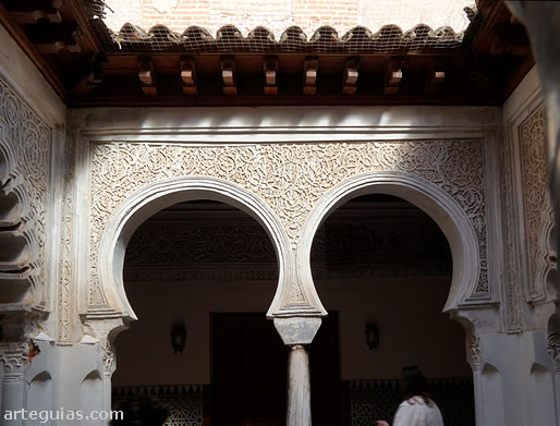 Arcos de herradura en el Patio &Aacute;rabe