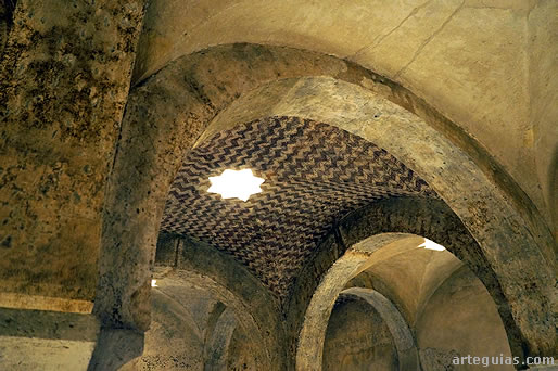 Ba&ntilde;os del convento con sus b&oacute;vedas y claraboyas